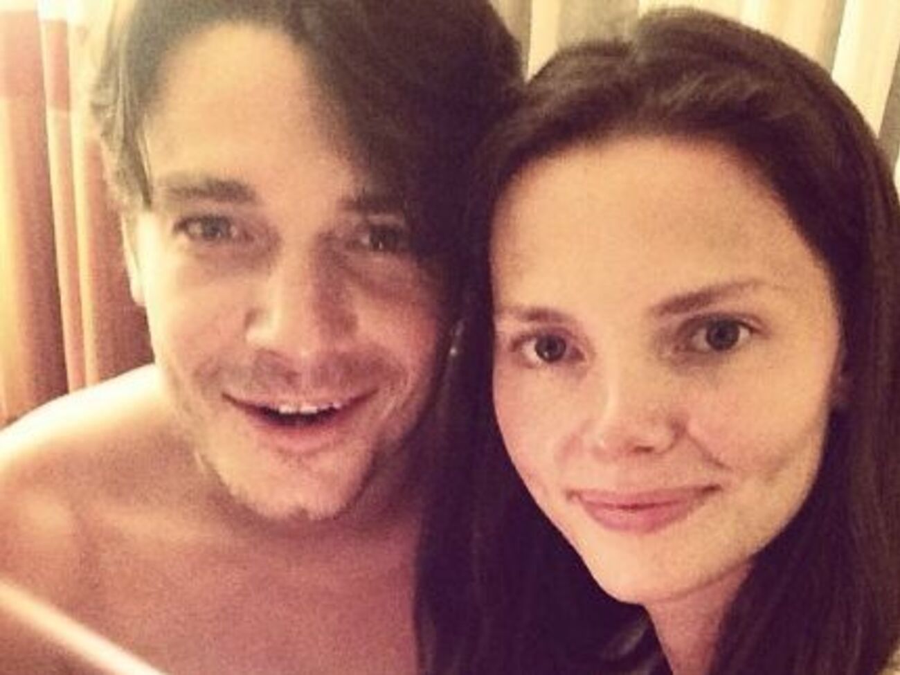 Матвеев (на фото слева) выехал из РФ на учебу