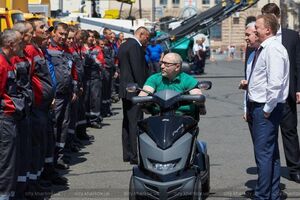 Кернес: Пока еще в декларацию не внес, надо понять, нужны ли такие средства техники, электромашина маленькая