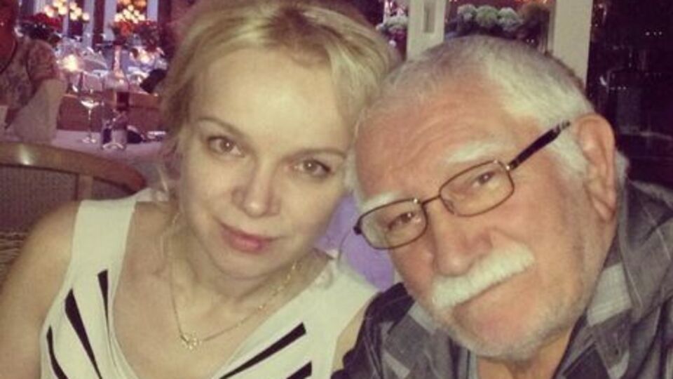 Романовская и Джигарханян расслабляются на пляже в Испании