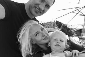 Панеттьери (на фото - в центре) решилась на экстремальный эксперимент