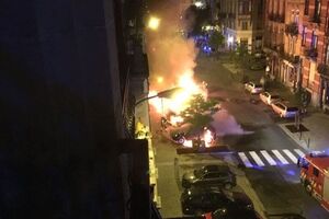 Полиция считает, что автомобили подожгли