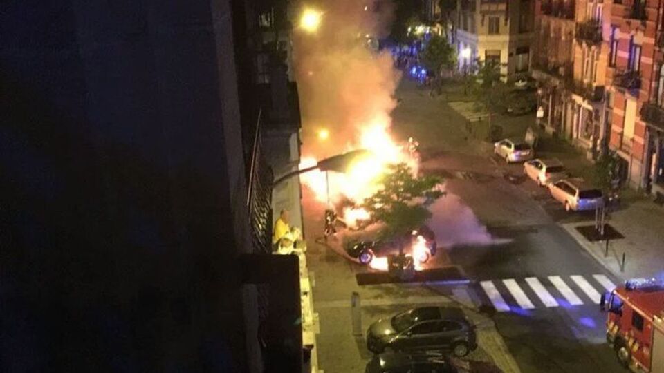 Полиция считает, что автомобили подожгли
