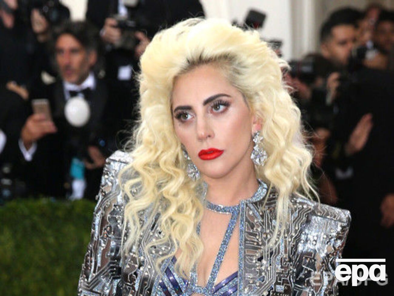 Леди Гага поделилась еще одной композицией вслед за несколькими треками, опубликованными подряд