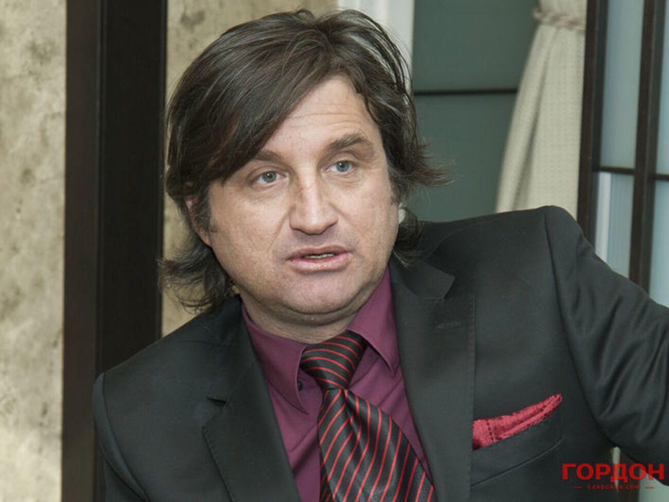 Отар Кушанашвили:&nbsp;В смысле значительности персон, весомее, конечно, Горбачев. Он был в плевке от Пантеона, и они с Сурковым даже на уровне стилистическом &ndash; Сцилла и Харибда, Вакарчук и Стас Пьеха, масло и динамит