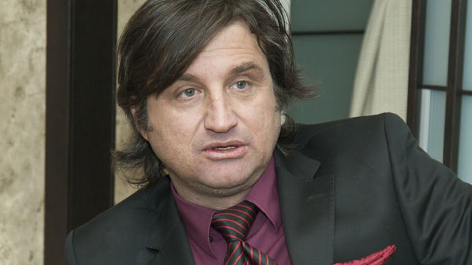 Отар Кушанашвили: В смысле значительности персон, весомее, конечно, Горбачев. Он был в плевке от Пантеона, и они с Сурковым даже на уровне стилистическом – Сцилла и Харибда, Вакарчук и Стас Пьеха, масло и динамит