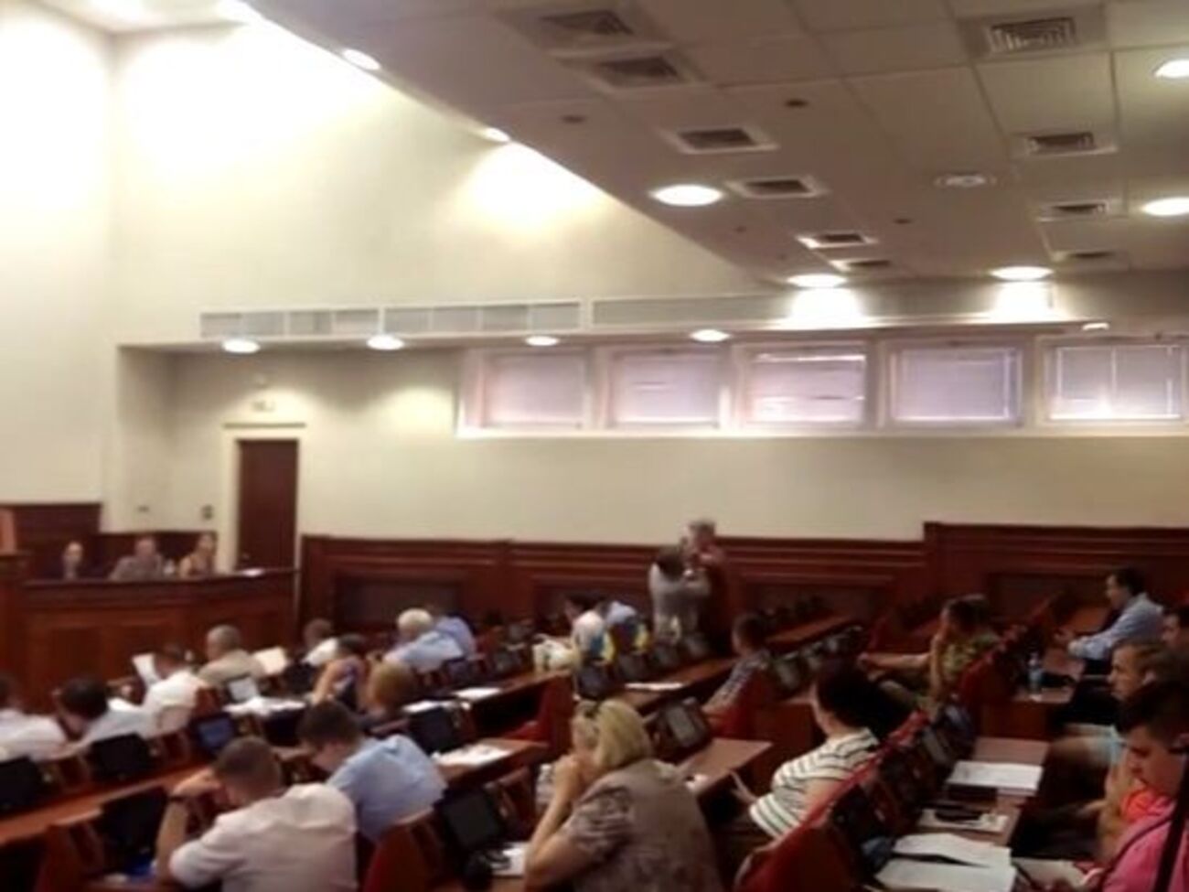 В Киевсовете "киборг" подрался с депутатом из-за своего дома