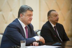 Порошенко обещал "всячески способствовать"доступу азербайджанских инвесторов на украинский топливный рынок