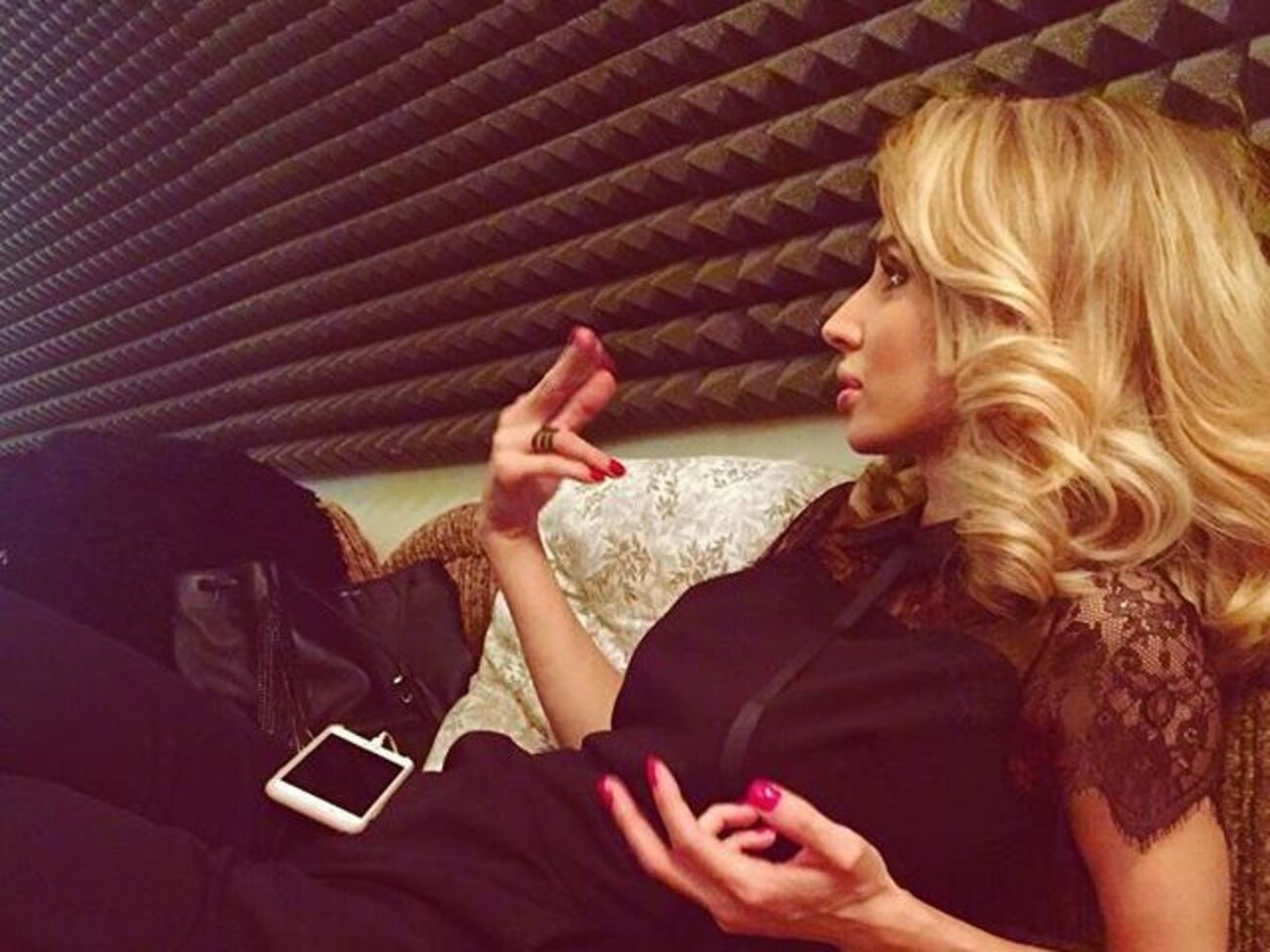 Loboda прождала Рианну под дождем вместе с другими поклонниками