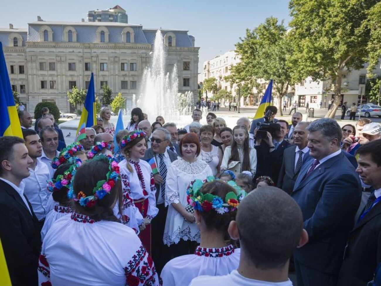 Порошенко в Баку встретился с украинцами Азербайджана