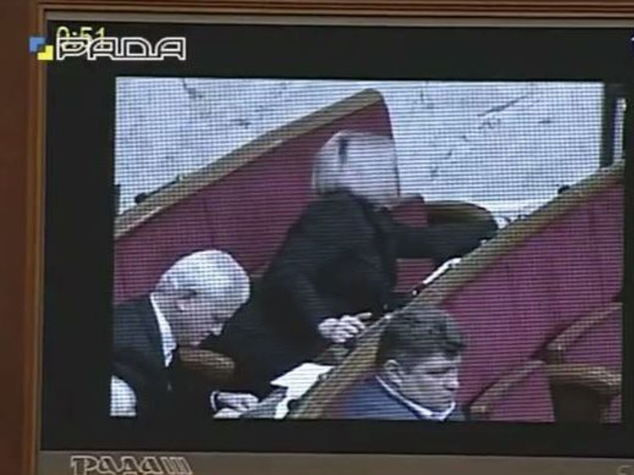 Парасюк показал в Раде видео с неперсональным голосованием депутатов БПП и Оппозиционного блока