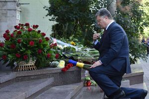 Порошенко почтил память погибших в результате теракта в Ницце