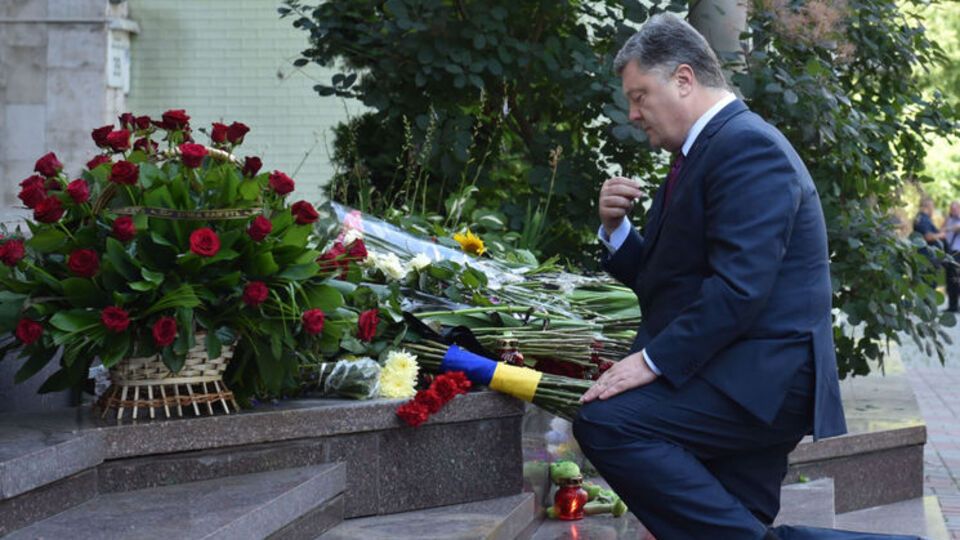Порошенко почтил память погибших в результате теракта в Ницце