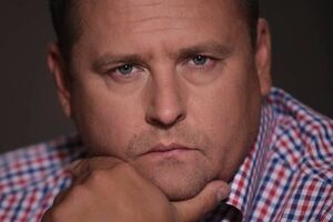 Филатов возмутился поведением хулиганов, испортивших пирамиду и светильники на Днепровской набережной