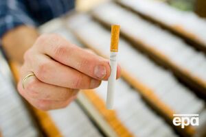 Лицензии на право оптовой торговли сигаретами есть еще у 21 фирмы, но ни одну из них на рынок не пустили, утверждает автор расследования