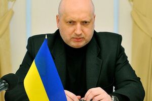 Турчинов: Люди, которые вышли на улицу в праздничный день, за одно мгновение превратились в жертв