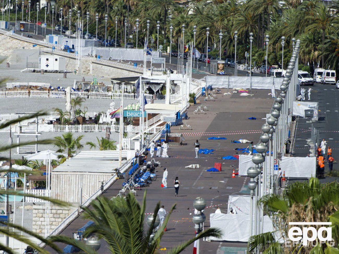 По Английской набережной Ниццы грузовик проехал 2 км, давя всех, кто находился на его пути