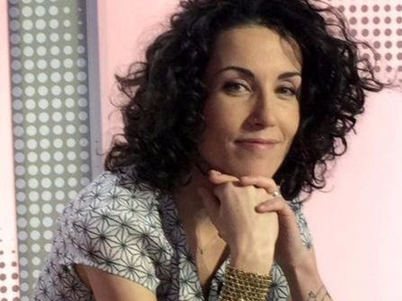 Карикатуристка Коринн Рей