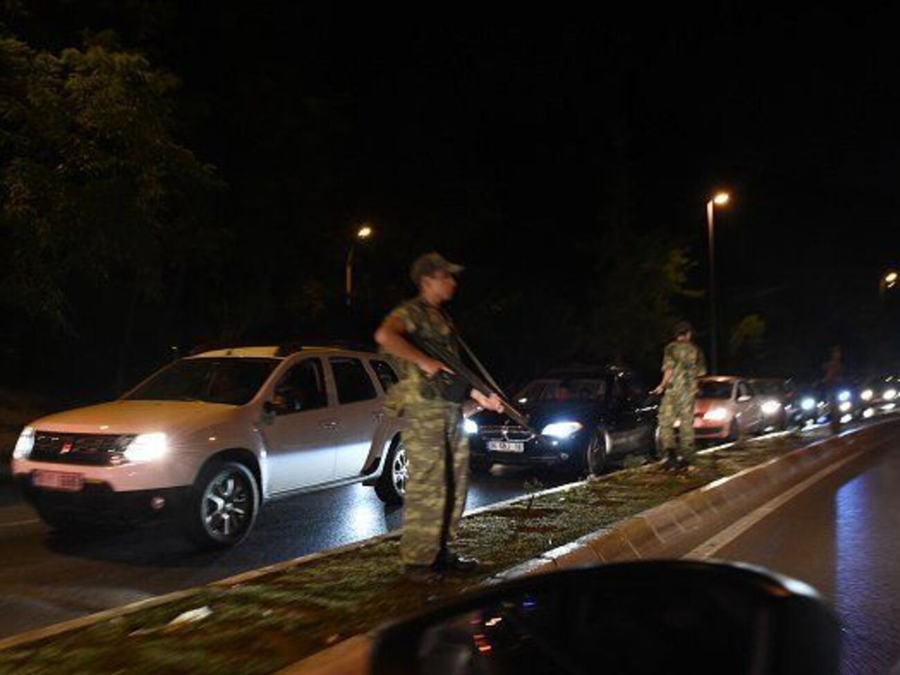 Военные объявили комендантский час