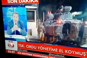 Военные пытаются взять под контроль столицу Турции