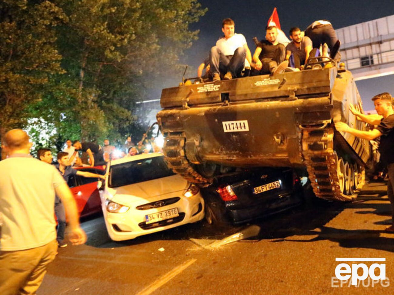 Военная техника на улицах Стамбула