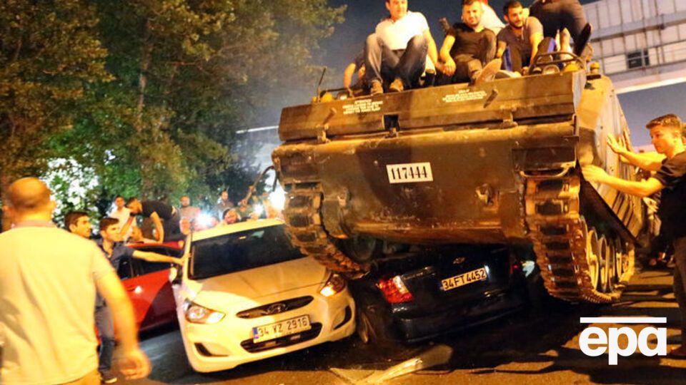 Военная техника на улицах Стамбула