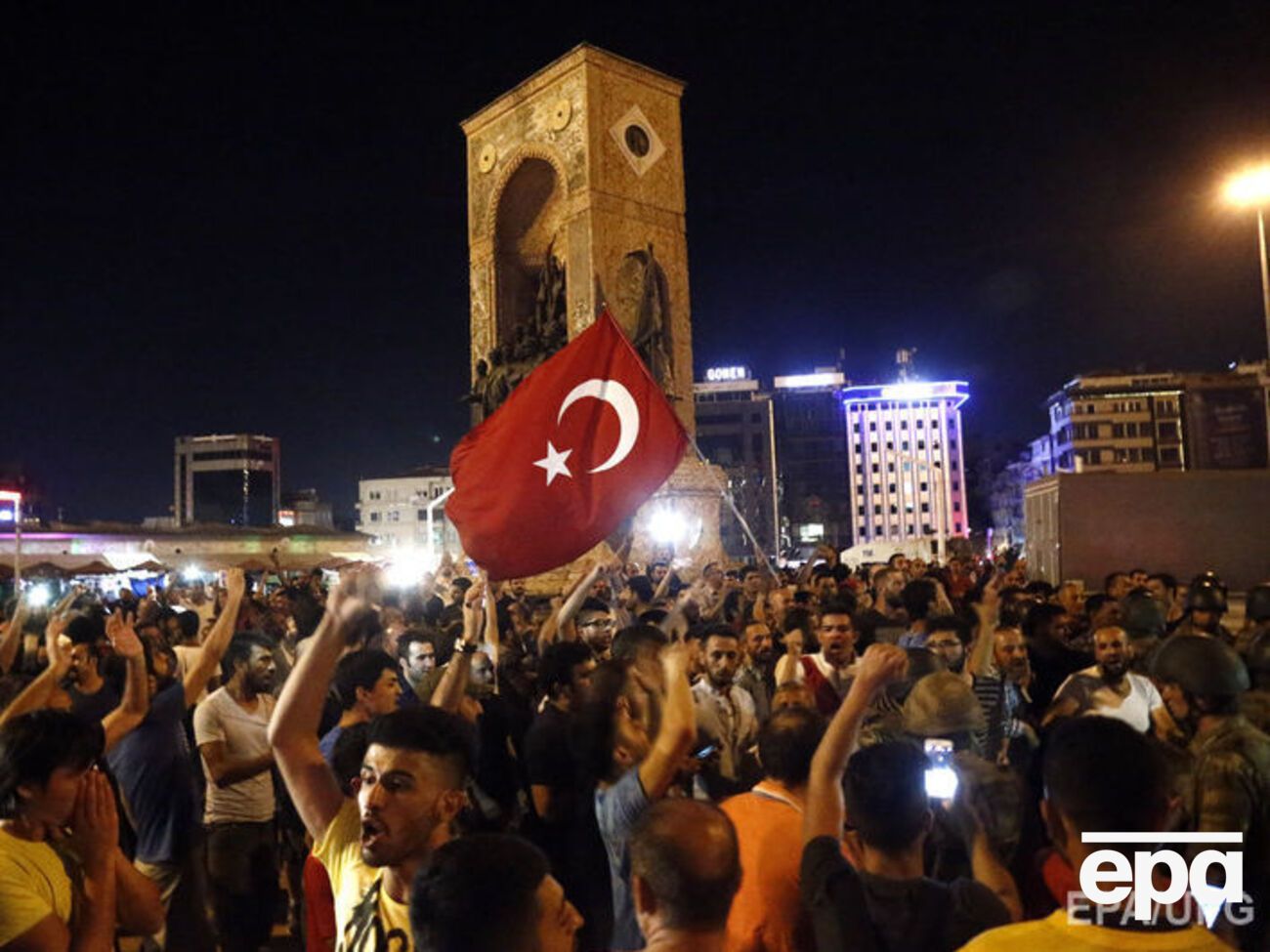 В ходе попытки переворота в турции погибли более 40 человек