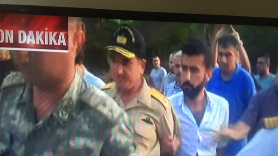 Греческие правоохранители арестовали прибывших на турецком военном вертолете