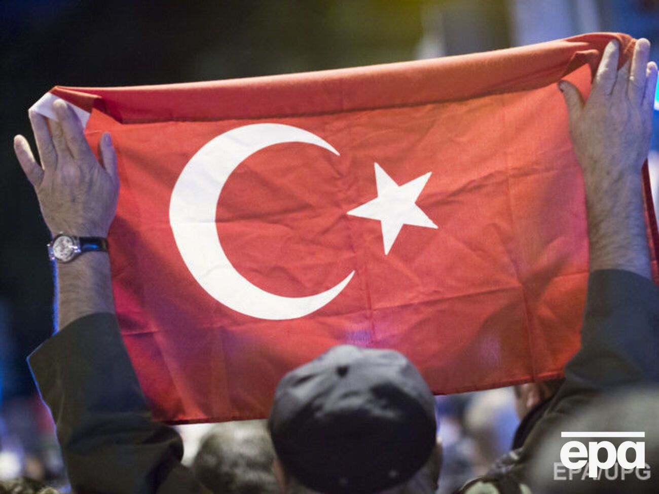 Сейчас в турецком сегменте Twitter хэштег с требованием возвратить смертную казнь находится в топ-трендах