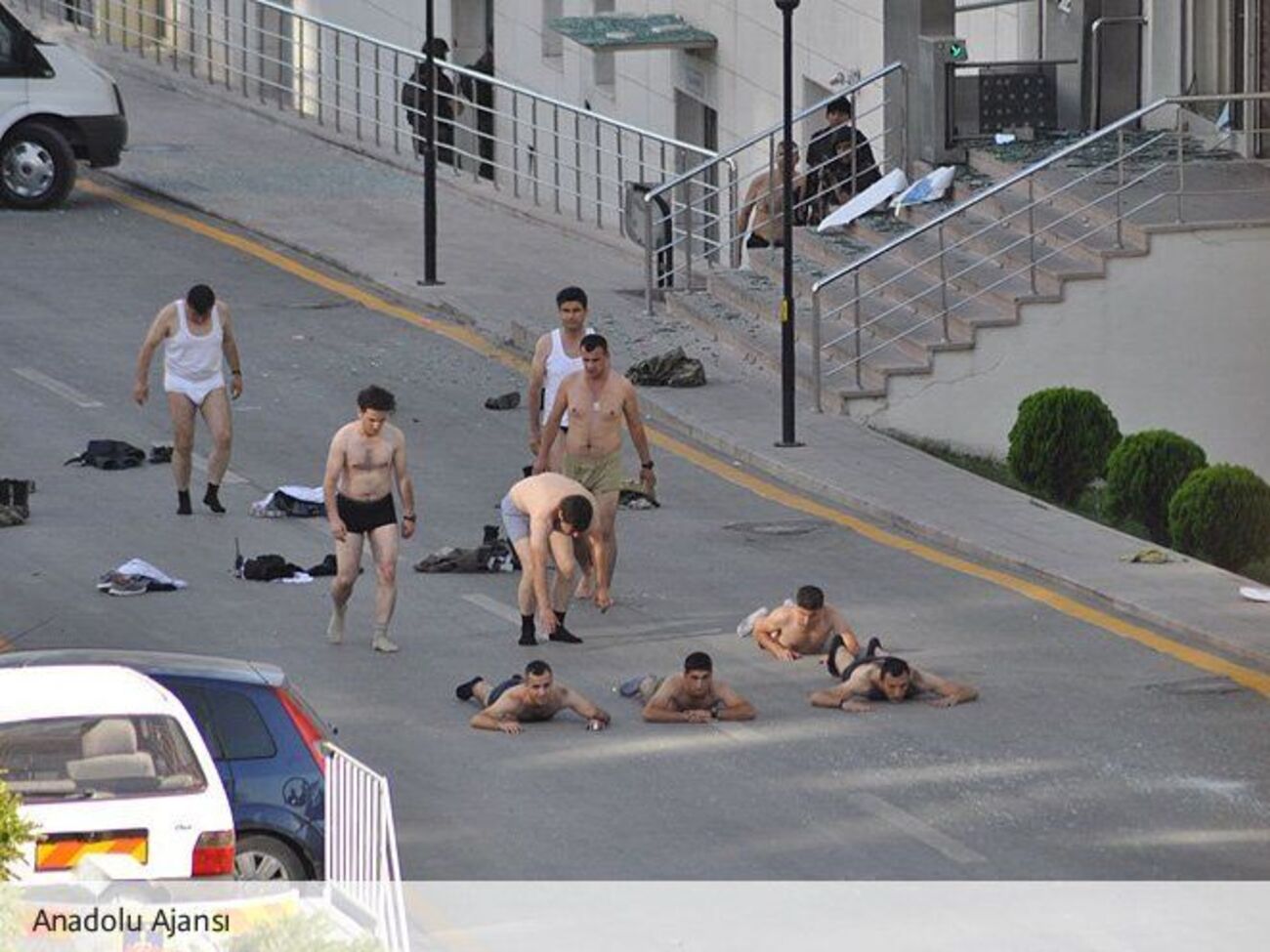 Жандармы сдаются полиции в Анкаре