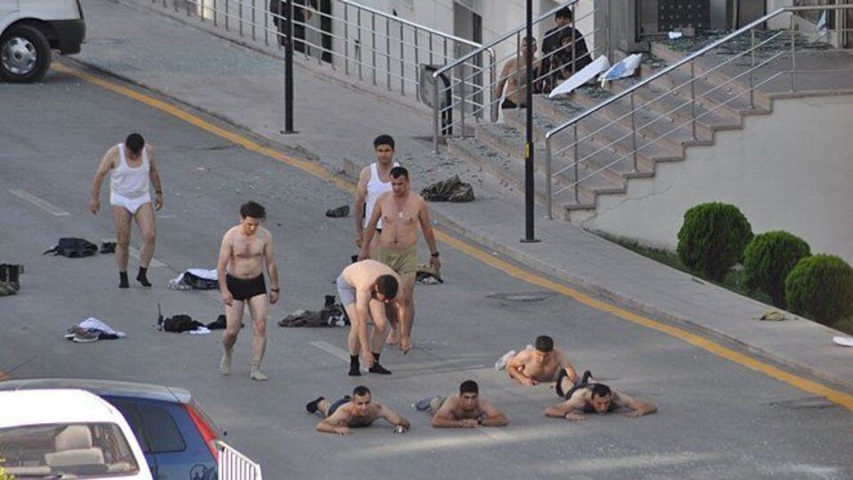 Жандармы сдаются полиции в Анкаре