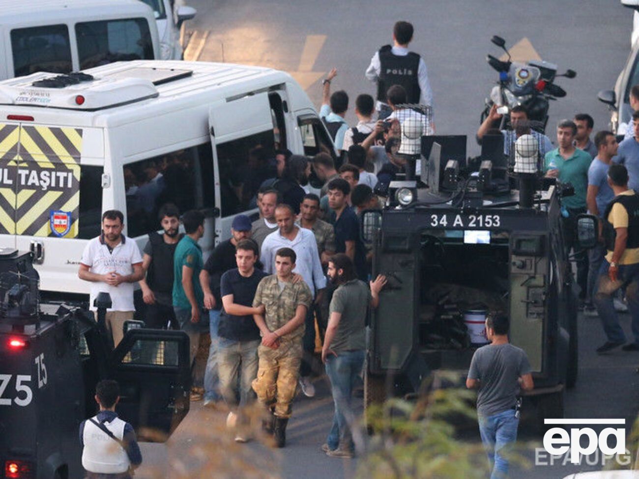 После массовых арестов военных в Турции решили провести судебную реформу