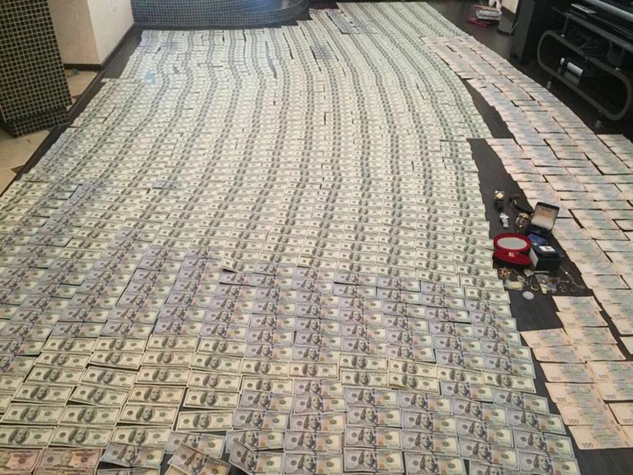 Результаты обыска у первого зама Госслужбы по вопросам труда