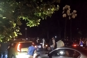 Пользовательница YouTube, опубликовавшая видео, утверждает, что на момент съемки на часах было 11 вечера