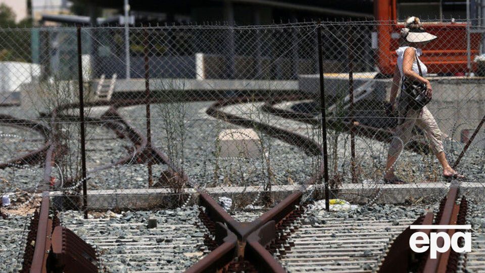 Девочка ждала на станции брата, чтобы вместе с ним вернуться домой