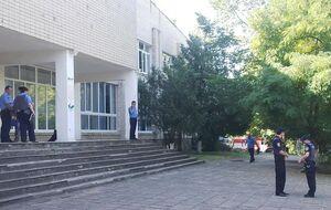 Несколько часов полицейские обследовали участки после звонка о ложном минировании