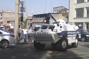Из захваченного здания полиции в Ереване спецназ освободил двух заложников