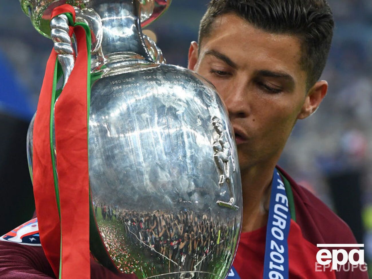 Криштиану Роналду передал денежный бонус на благотворительные цели