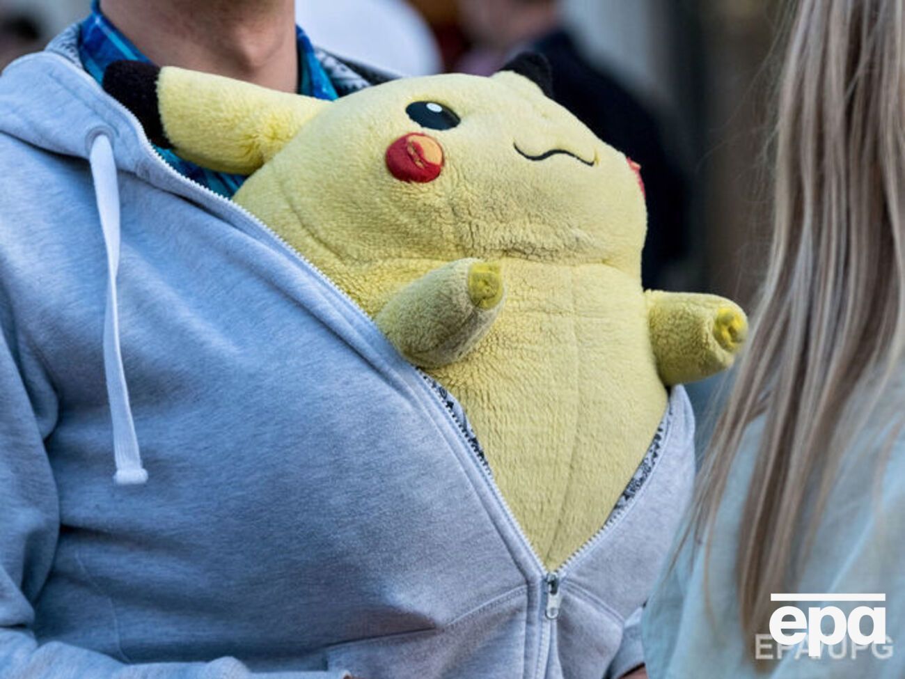 Сенатор предлагает запретить ловить покемонов в тюрьмах и на кладбищах