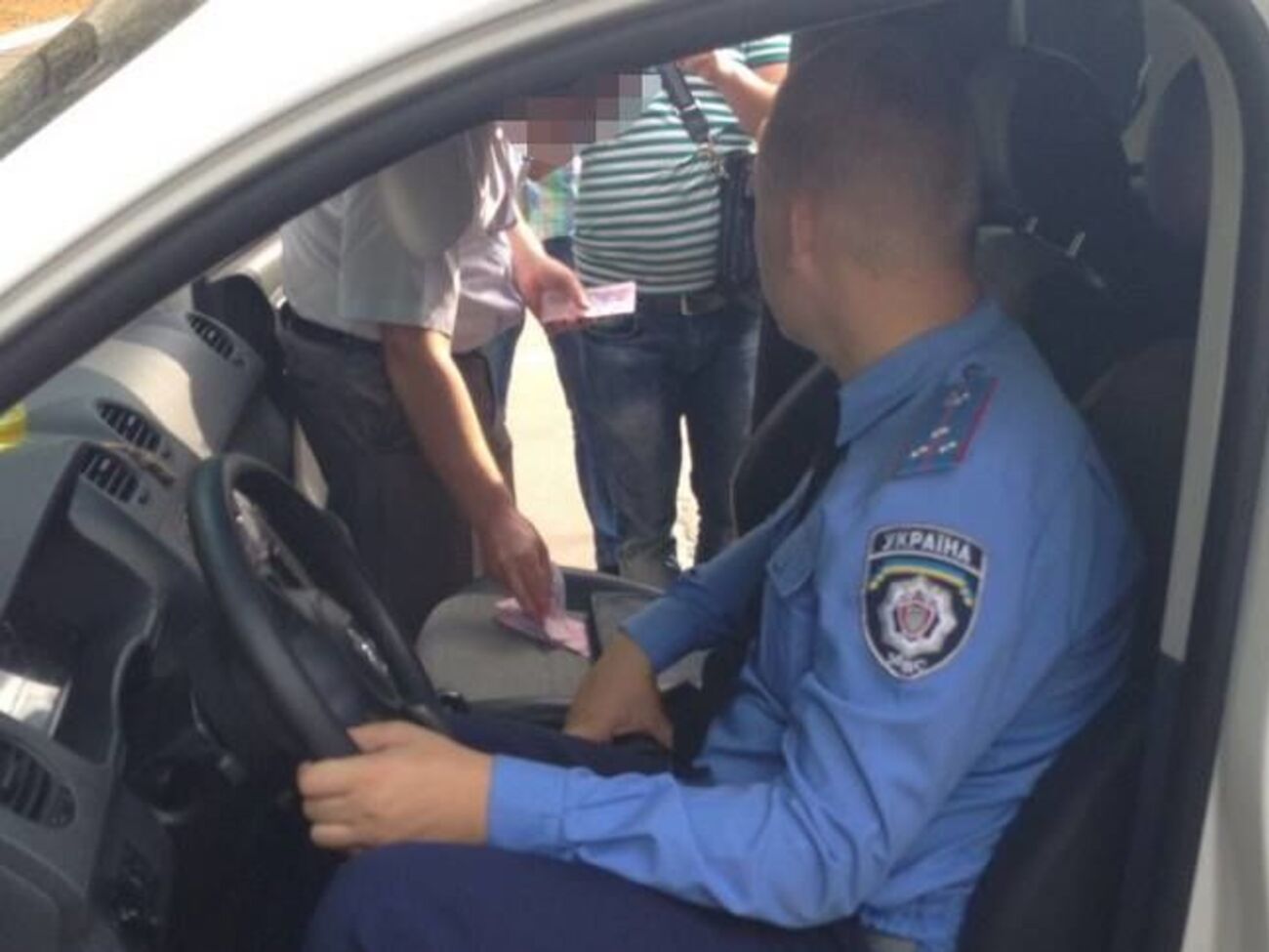 СБУ задержала полицейского при получении им взятки