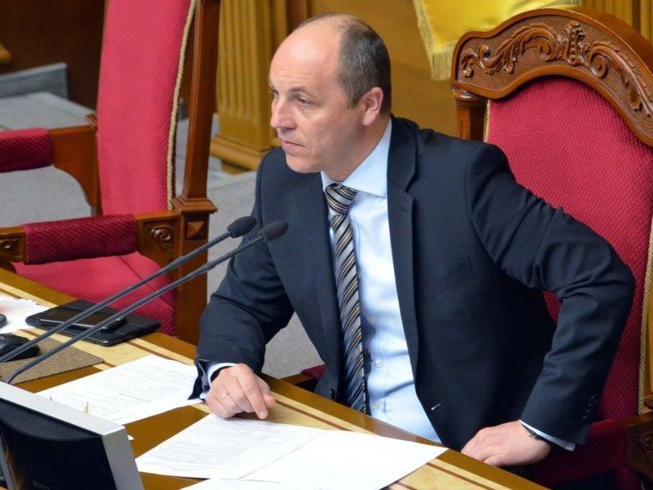 Парубий напомнил, что Рада дала согласие на задержание и арест двух судей