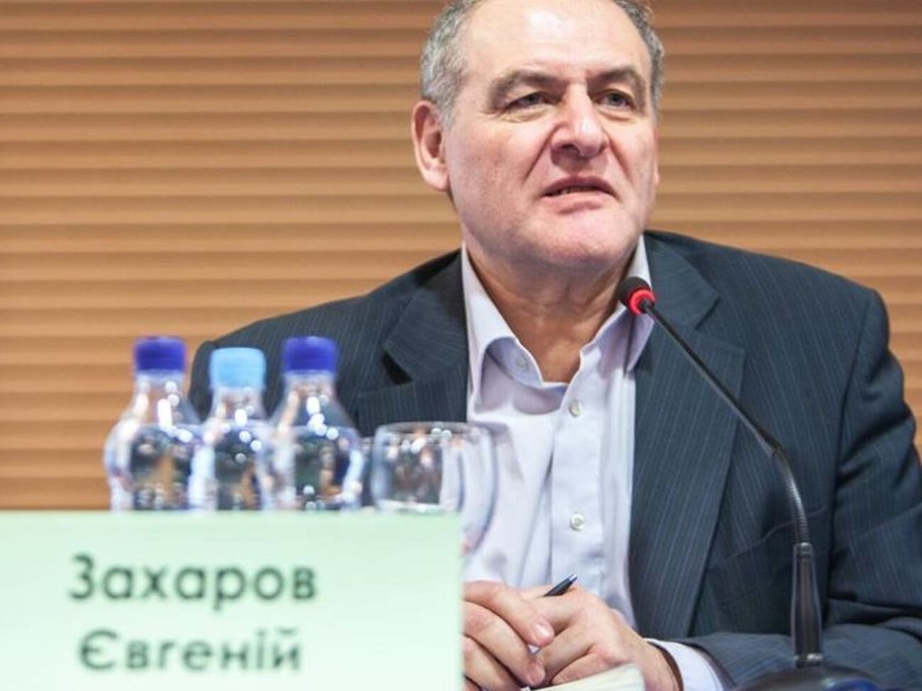 Захаров заявил об "экстраординарных" нарушениях прав человека на неконтролируемых Киевом территориях