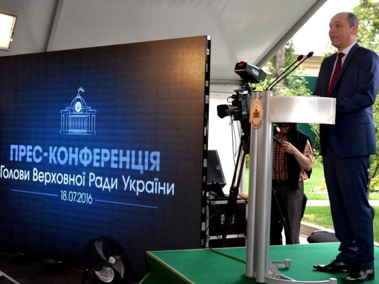 Парубий считает, что главная проблема нынешнего парламента &ndash; не кнопкодавство, а непосещение заседаний