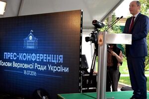 Парубий считает, что главная проблема нынешнего парламента – не кнопкодавство, а непосещение заседаний