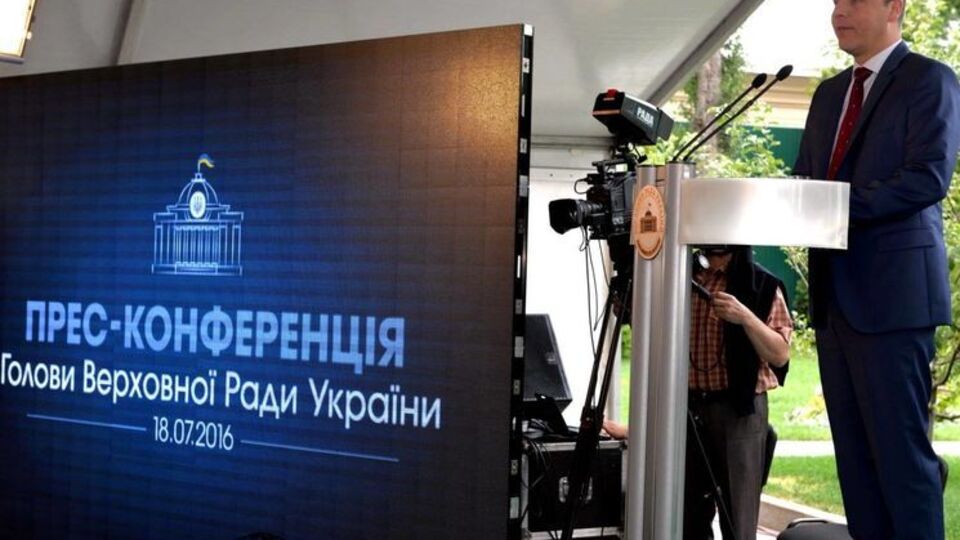 Парубий считает, что главная проблема нынешнего парламента – не кнопкодавство, а непосещение заседаний