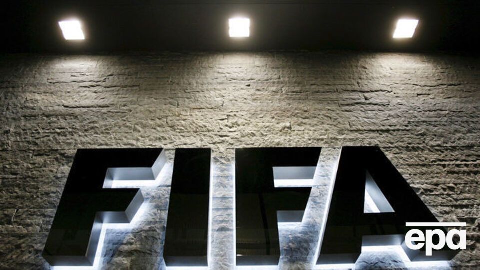 ФИФА обещает отреагировать на информацию о массовом употреблении допинга российскими спортсменами