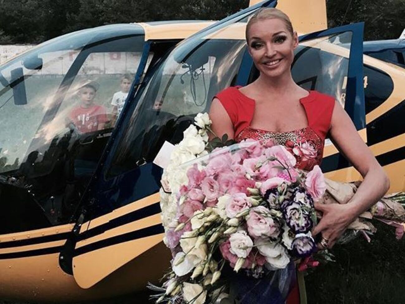 Волочкова пила вино с Аксеновым