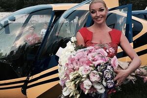 Волочкова пила вино с Аксеновым