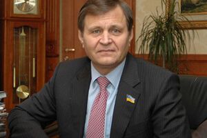 Владимир Ландик: Еще с 1991 года Ефремов планомерно работал над тем, чтобы идеологически и практически подчинить Луганскую область Москве, и все наворованное выводил в Россию