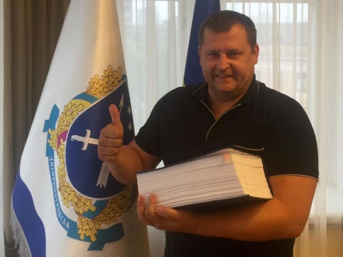 Филатов показал контракт на строительство метро в Днепре