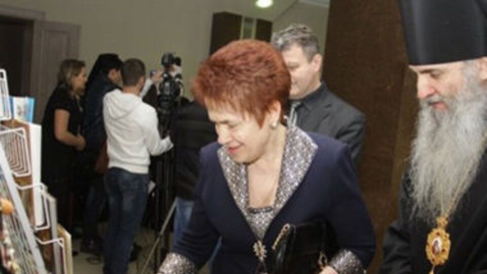 Людмила Янукович взяла на себя уход за могилой сына